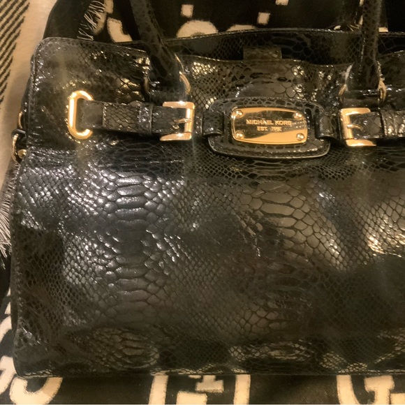 Micheal Kors Purse - Picture 3 of 9